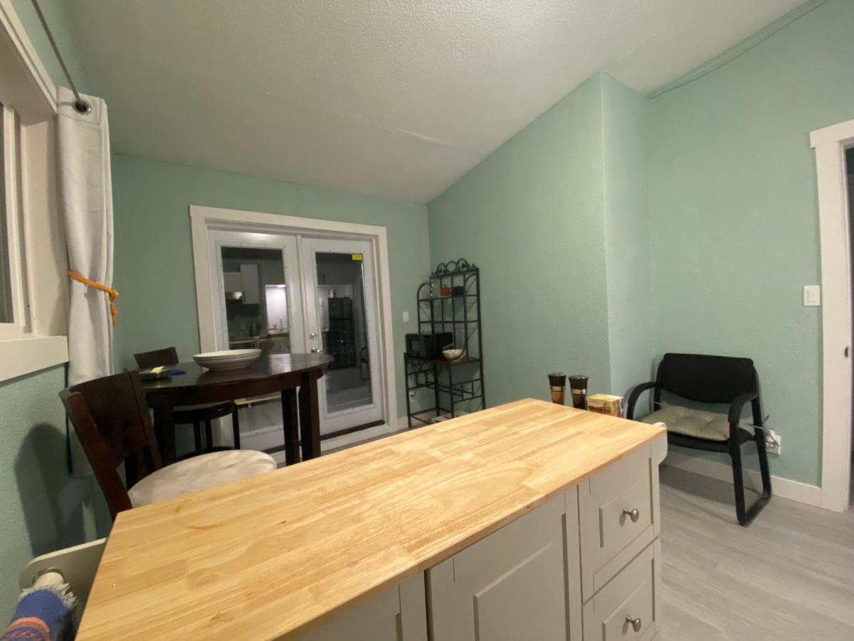 Hudson Homes Bnb Saanich Εξωτερικό φωτογραφία