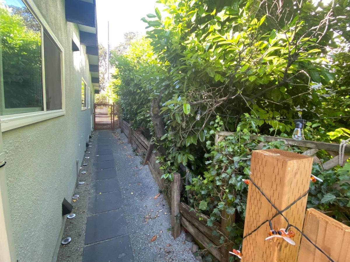 Hudson Homes Bnb Saanich Εξωτερικό φωτογραφία