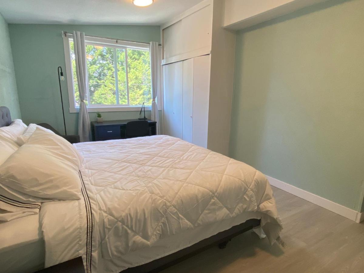Hudson Homes Bnb Saanich Εξωτερικό φωτογραφία