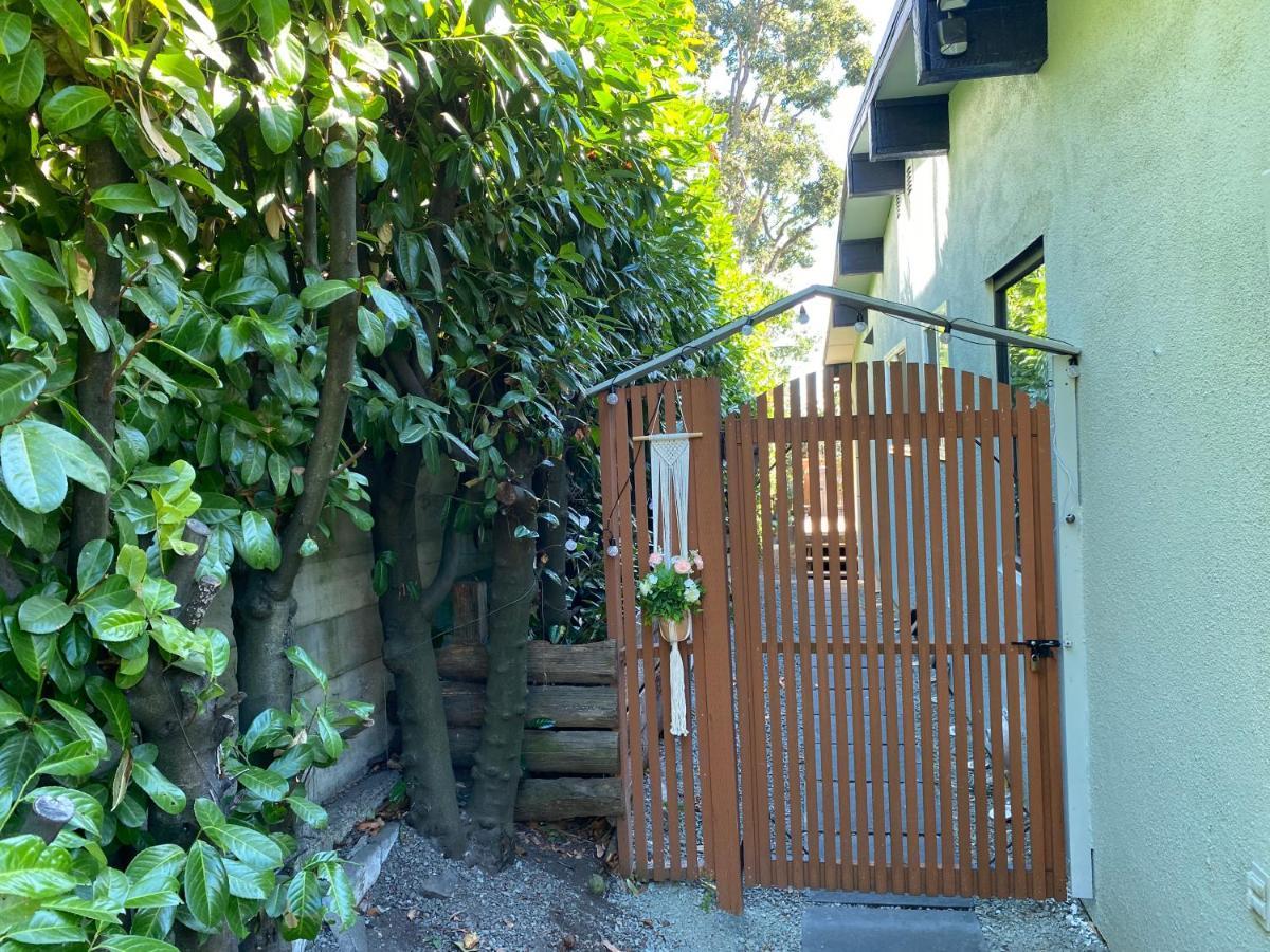 Hudson Homes Bnb Saanich Εξωτερικό φωτογραφία